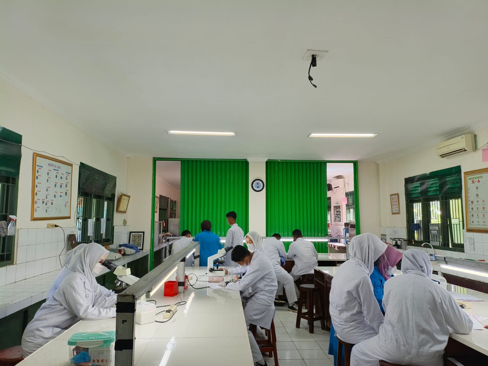 Farmasi Klinis & Komunitas